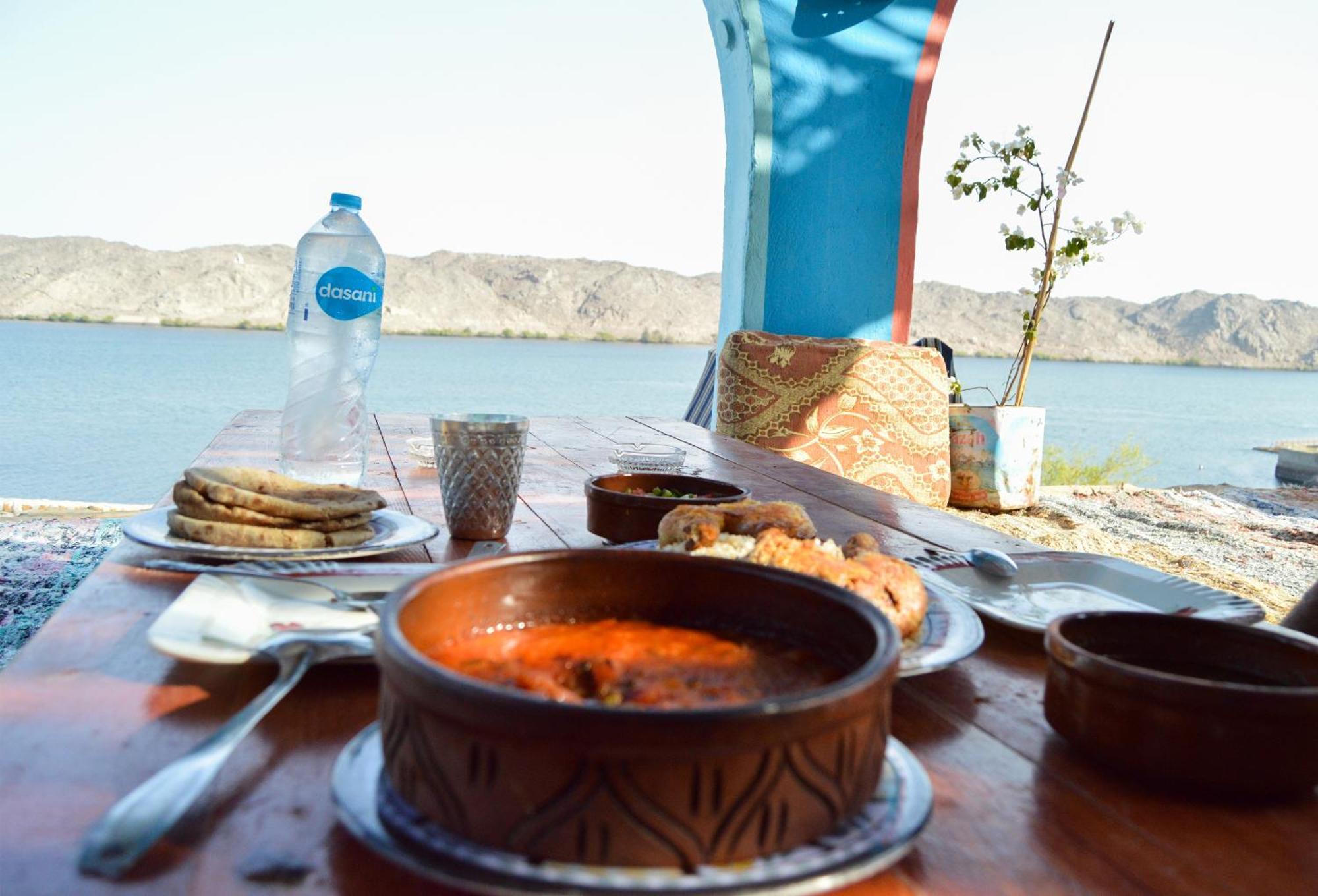 Heissa Hostel Aswan Exteriör bild