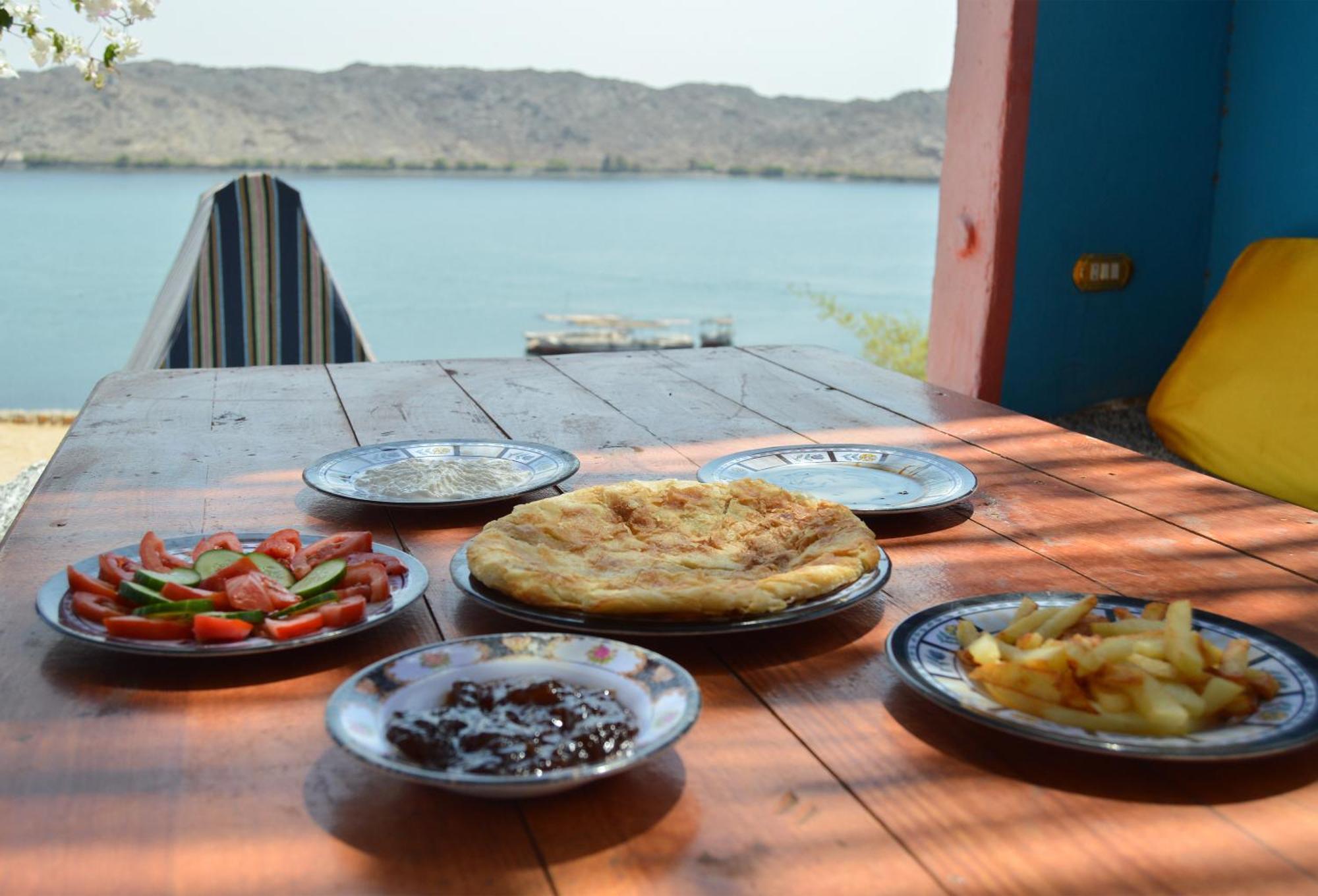 Heissa Hostel Aswan Exteriör bild